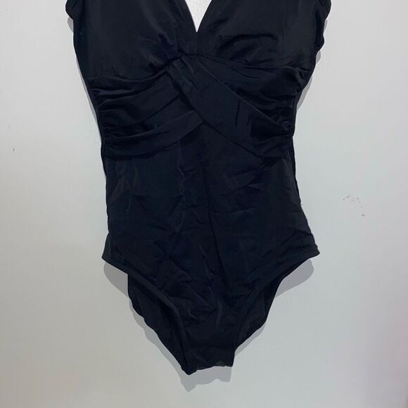 Jantzen Classics Women's Black Crisscross Front Padded One-Piece Swimsuit Sz 10 - Picture 2 of 9